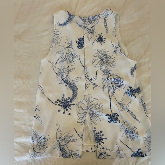 Aritzia, Babaton, size medium, sleeveless blouse - Picture 4 of 6